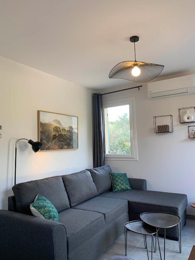 Le Cabanon De Livia Avec Piscine Privee Villa Cucuron Bagian luar foto