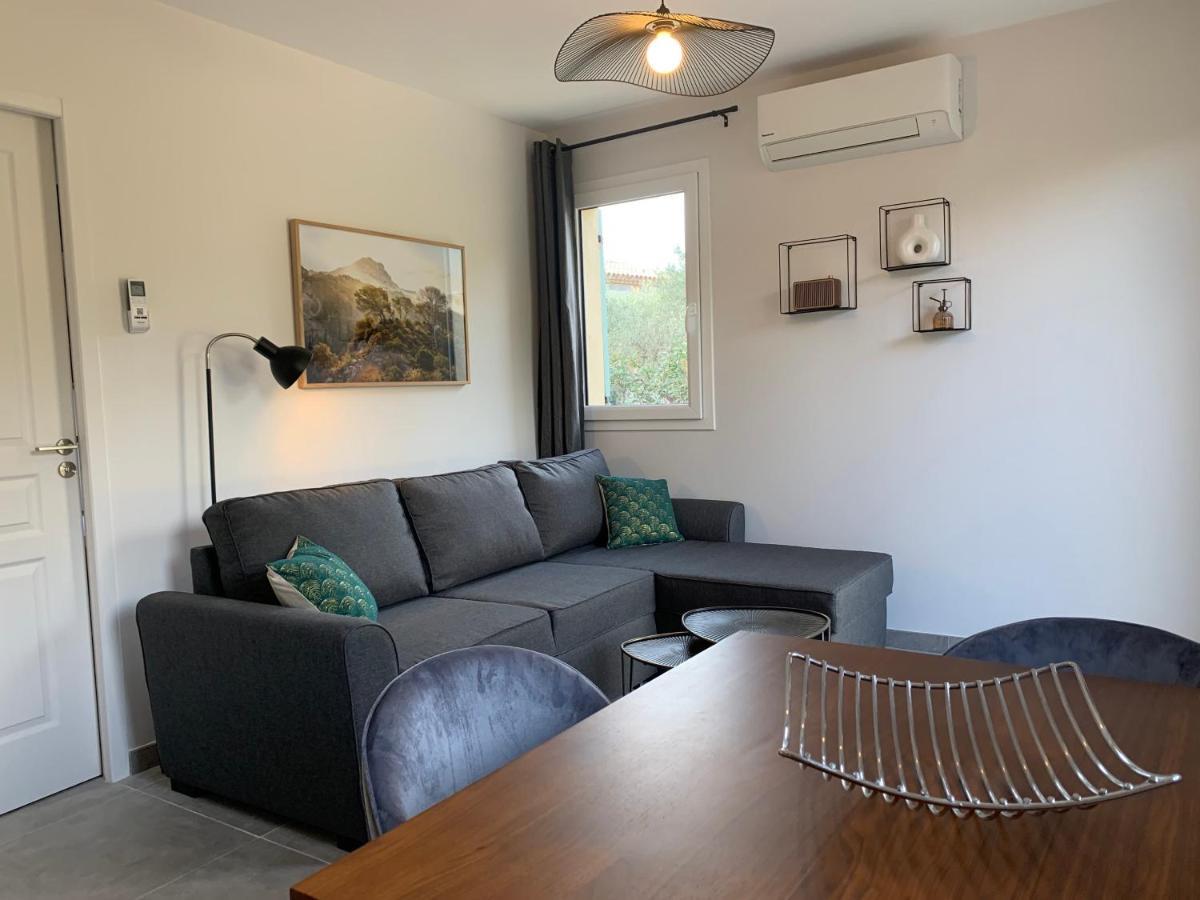 Le Cabanon De Livia Avec Piscine Privee Villa Cucuron Bagian luar foto
