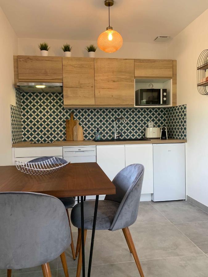 Le Cabanon De Livia Avec Piscine Privee Villa Cucuron Bagian luar foto
