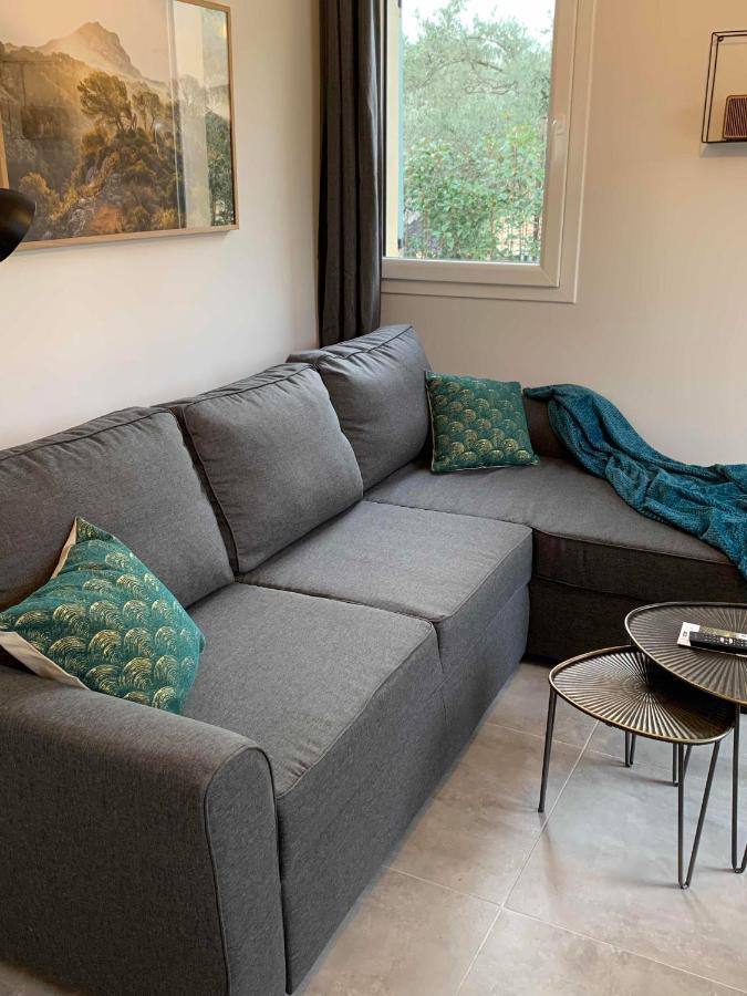 Le Cabanon De Livia Avec Piscine Privee Villa Cucuron Bagian luar foto