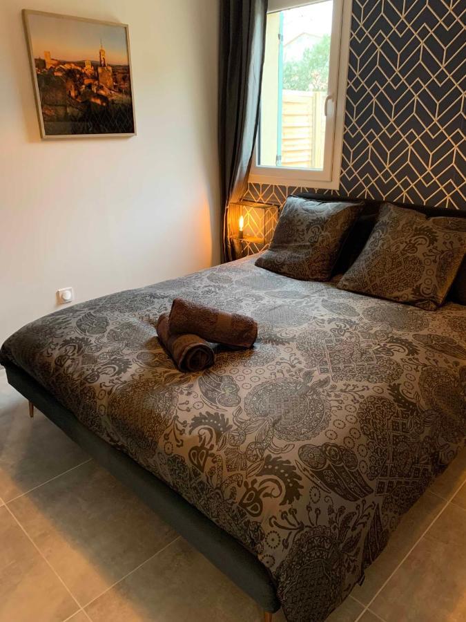 Le Cabanon De Livia Avec Piscine Privee Villa Cucuron Bagian luar foto
