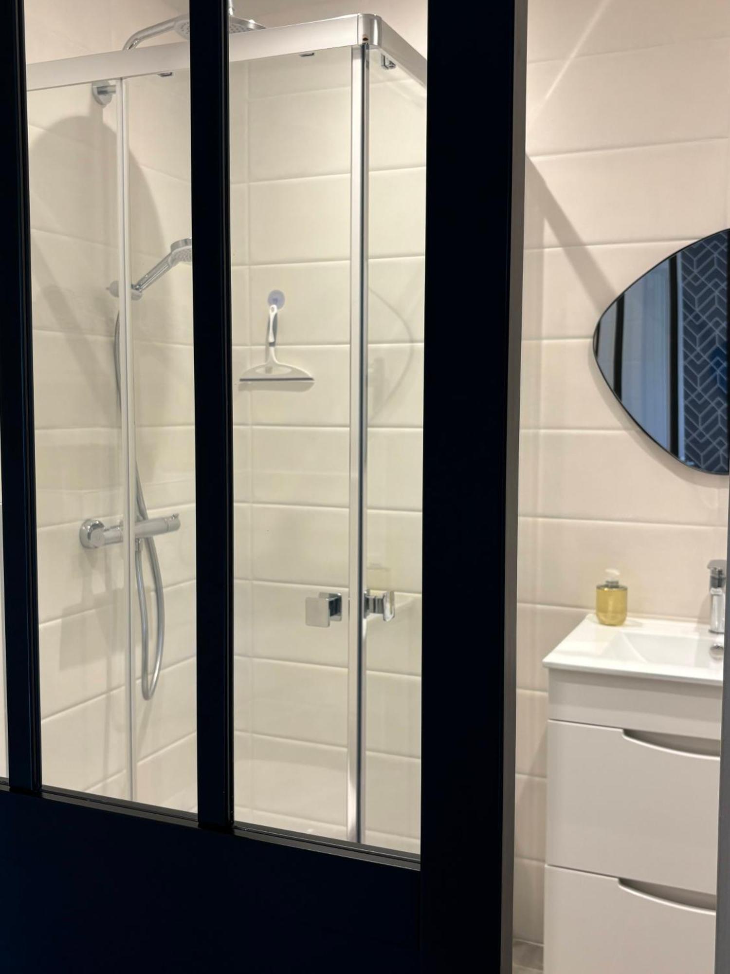 Le Cabanon De Livia Avec Piscine Privee Villa Cucuron Bagian luar foto